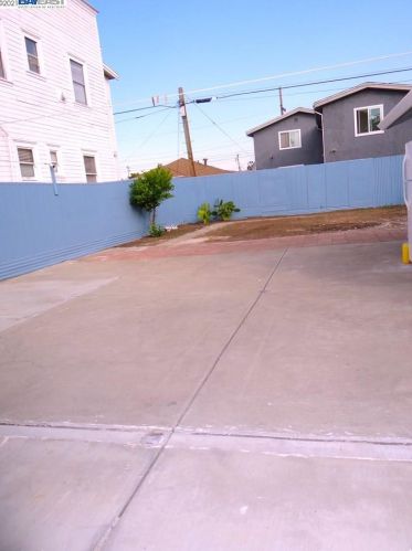 1434 Havenscourt Blvd, Oakland CA  94621-3628 exterior