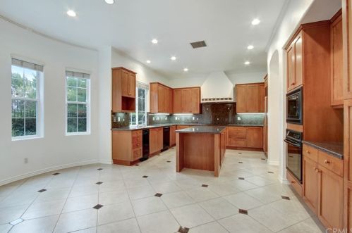 24613 Garland Dr, Santa Clarita CA  91355-4962 exterior