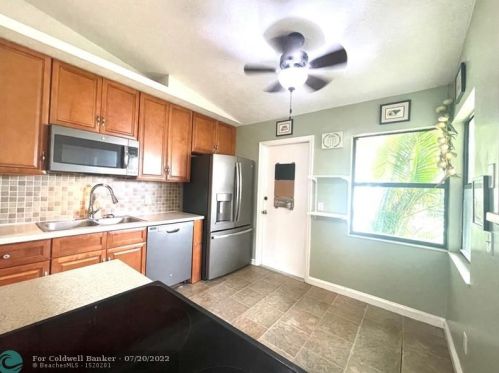 327 Dwight Ave, Fort Pierce, FL 34983-2520