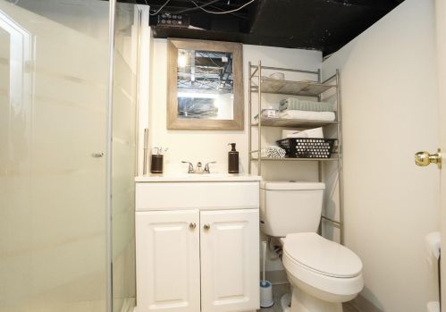 6 Damon Rd, Cincinnati OH 45218-1034 exterior