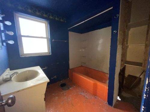 2206 Hawthorne Ave, Pittsburgh PA 15205-4520 exterior