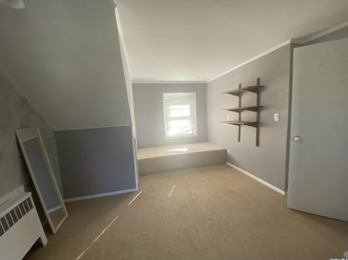 258 Steamboat Rd, Great Neck NY  11024-1634 exterior