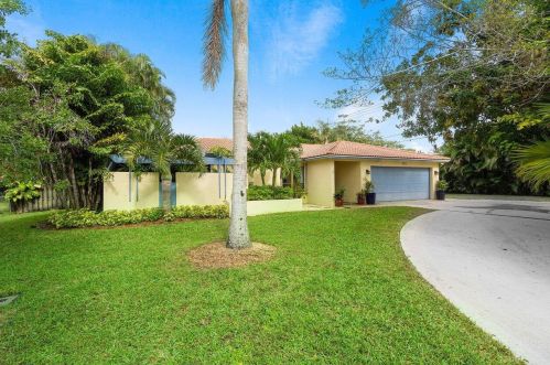 705 Mission Hill Rd, Boynton Beach, FL 33435-8546