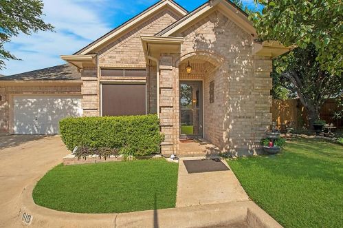 819 Bridle Dr, Euless, TX 76039-3953