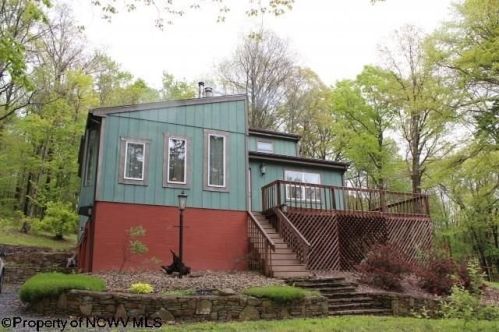 201 Gandalf Rd, Cascade, WV 26542-9023