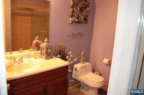 1362 Oxford St, Mahwah NJ  07430-3260 exterior