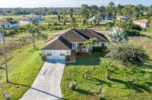 2921 19th St, Lehigh Acres, FL 33976-3656