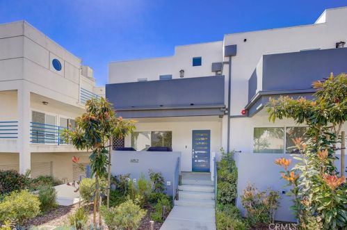 6152 Pacific Coast Hwy, Redondo Beach CA  90277-5906 exterior