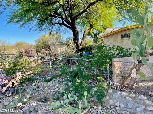 9832 Watson Dr, Tucson, AZ 85730-1438
