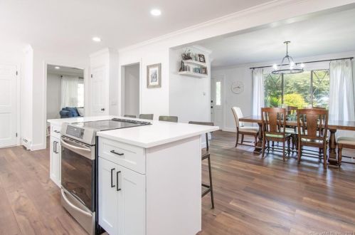 29 Carriage House Dr, Danbury CT  06810-8206 exterior