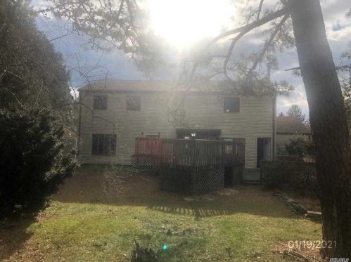 661 Greenbelt Pkwy, Holbrook, NY 11741-4203