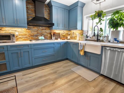 6907 Leilani Ln, Cypress CA  90630-5719 exterior