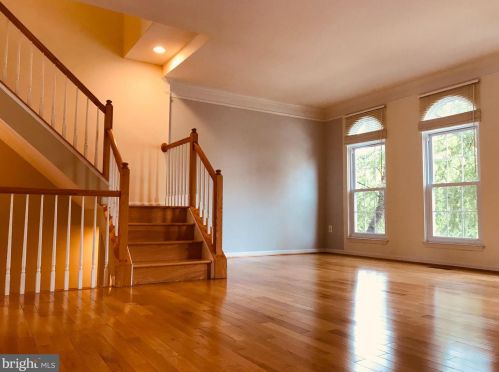 13611 Flying Squirrel Dr, Herndon, VA 20171-5006