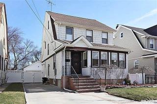 9 Hazel Pl, Lynbrook, NY 11563-3214
