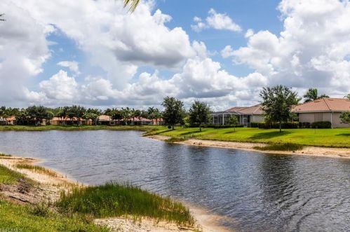 14318 Manchester Dr, Naples FL  34114-8626 exterior