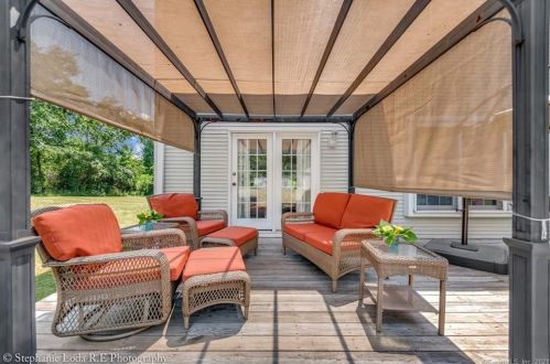 812 Pleasant St, Southington CT  06489-2015 exterior