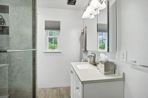 9 Farview Ter, Airmont NY  10901-7531 exterior