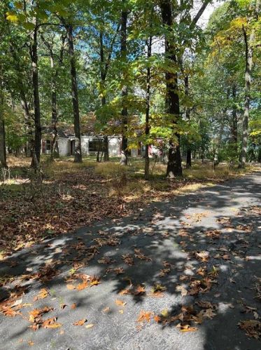 6223 Hilltop Rd, Orefield, PA 18069-8904
