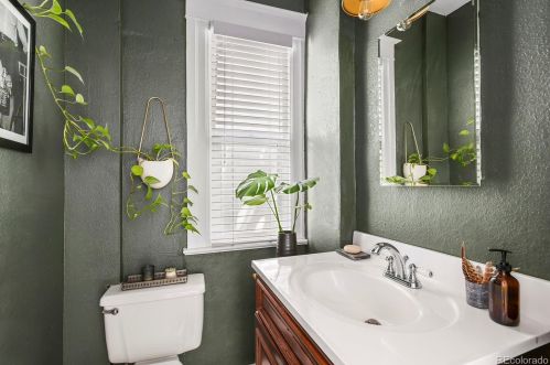 856 Ogden St, Denver CO 80210-3243 exterior