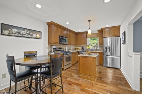 90 Sun Vly Way, Greystone Park NJ 07950-1913 exterior