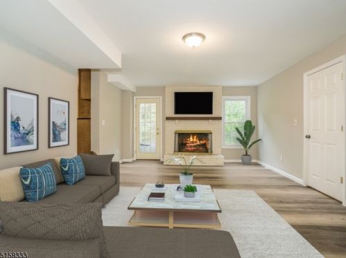 8 Totten Way, Greystone Park, NJ 07950-2524