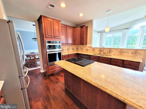 16399 Kramer Estate Dr, Woodbridge VA  22191-6003 exterior