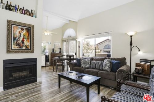19816 Sandpiper Pl, Santa Clarita, CA 91321-4335