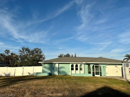 231 12th St, Cape Coral, FL 33990-2025