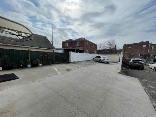 1571 Hollywood Ave, Bronx, NY 10461-5516