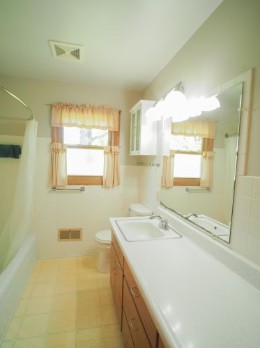 140 Congress Dr, West Bend WI  53095-9518 exterior