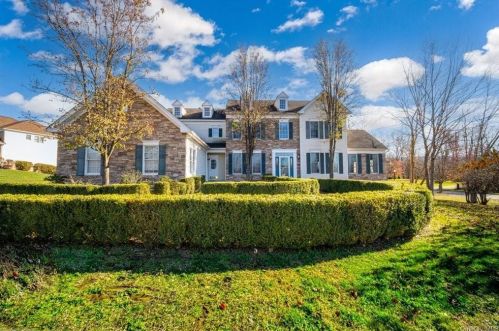 26 Huber Rd, New Hamburg, NY 12590-7520