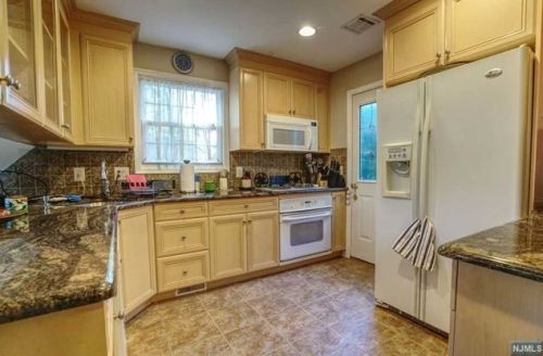 1140 Kensington Rd, Teaneck NJ  07666-2758 exterior