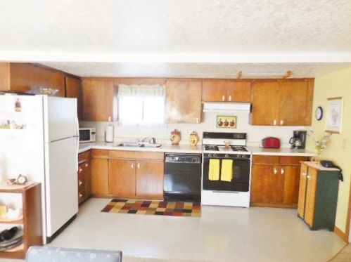 111 Mill St, Beaver Dam, WI 53916-2327