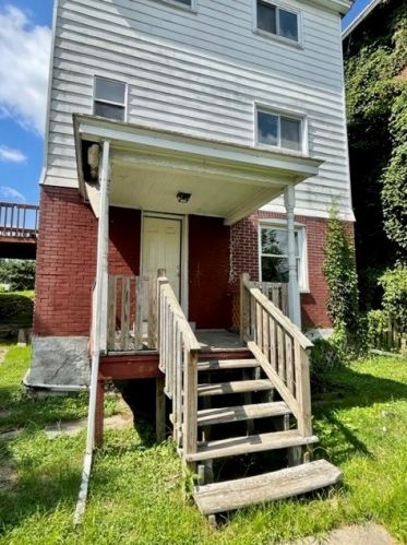 2113 Orchard St, Whitaker PA  15120-2603 exterior