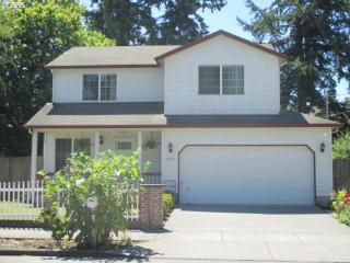 16124 Grant St, Portland, OR 97233-3744