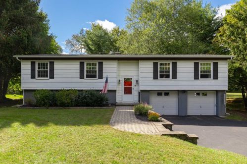 545 Quaker Ln, Hyde Park, NY 12538-3011