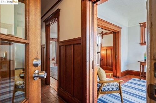 857 Athens Ave, Oakland, CA 94607-3427