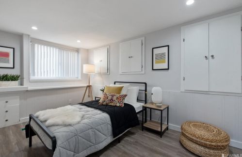 9411 Castlewood St, Oakland CA 94605-4415 exterior