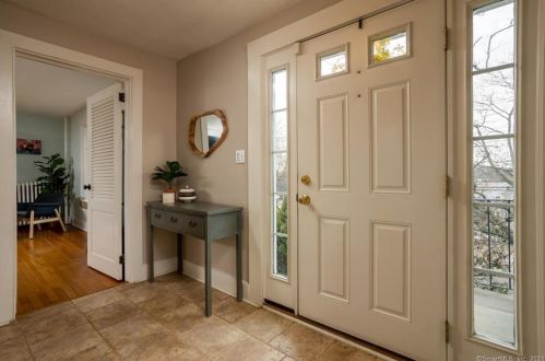 27 Revonah Ave, Stamford, CT 06905-4007