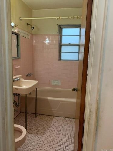2914 Middletown Rd, Bronx NY  10461-5307 exterior