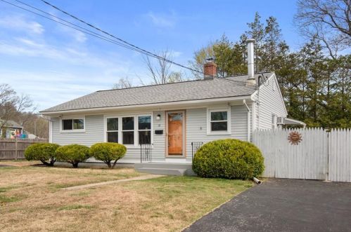 15 Hatfield St, North Kingstown, RI 02852-4715