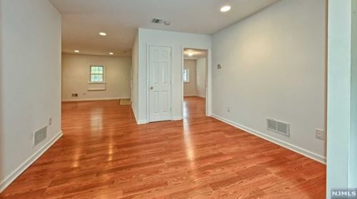 29 River Rd, Oakland NJ  07436-1912 exterior