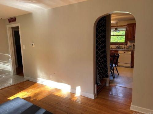 1675 Hartford Tpke, North Haven CT  06473-1246 exterior