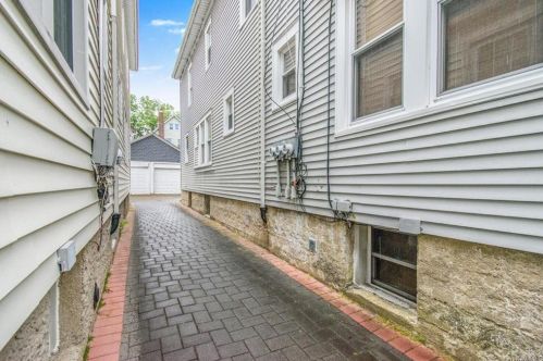 320 235th St, Bronx, NY 10470-2102