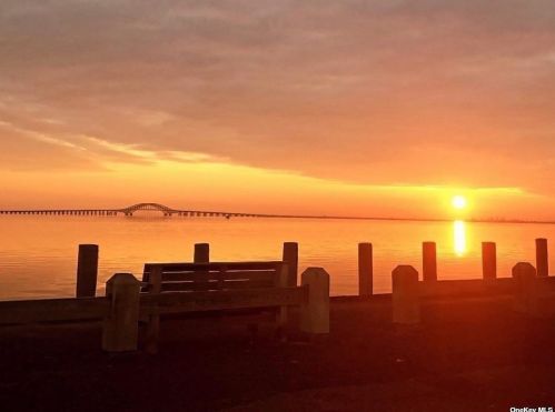 115 Annuskemunnica Rd, Babylon NY  11702-4424 exterior