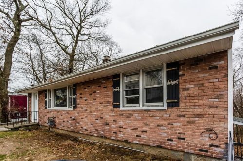 112 Birch St, Waterbury, CT 06704-3855