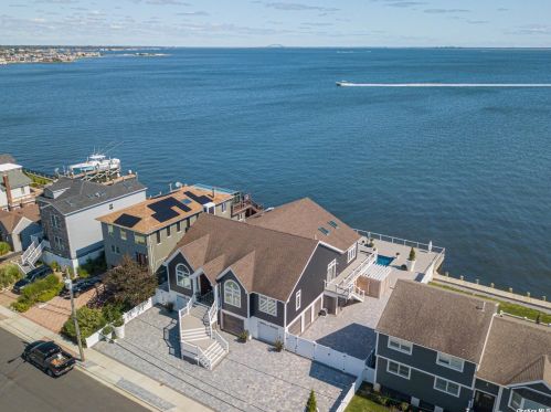 105 Shore Dr, Babylon, NY 11702-4223