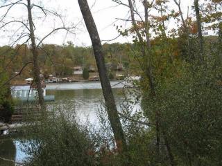 122 Harbour Pointe Dr, Stewartsville, KY 41097-3528