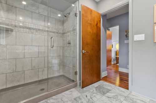 4101 Lk Dr, Milwaukee WI 53211-1720 exterior