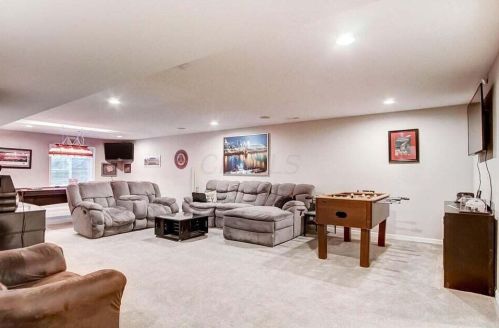 735 Meadow Ridge Way, Marysville OH  43040-8119 exterior